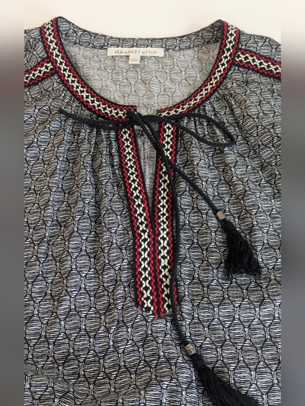 Daniel Rainn Women's Sz L Embroidered 3/4 Sleeve Black White Boho Peasant Top - Picture 6 of 10